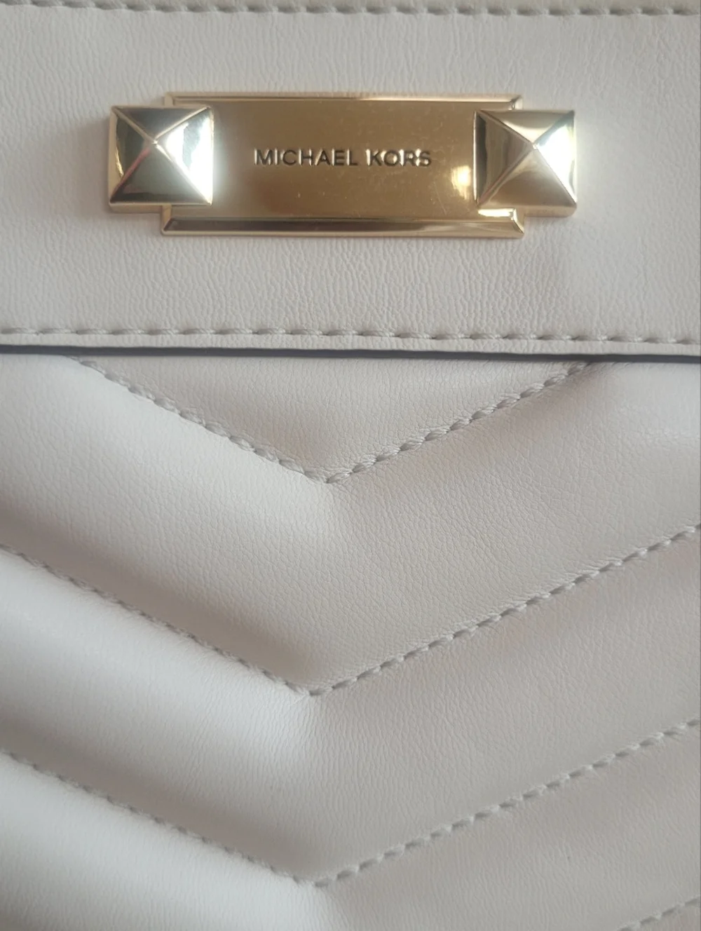 Chic Michael Kors Whitney Light Cream Quilted Leather Medium Chain Shoulder Tote